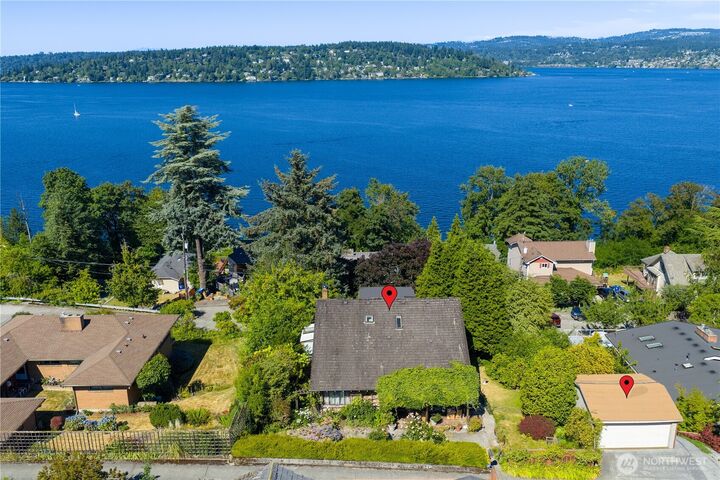 Property Photo:  9733  Arrowsmith Avenue S  WA 98118 
