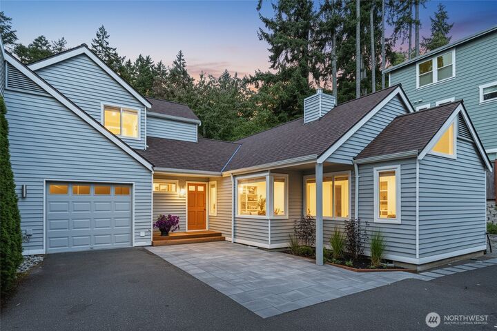 645  Madison Avenue N  Bainbridge Island WA 98110 photo