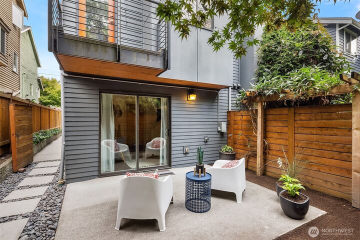 Property Photo:  3833  Ashworth Avenue N B  WA 98103 