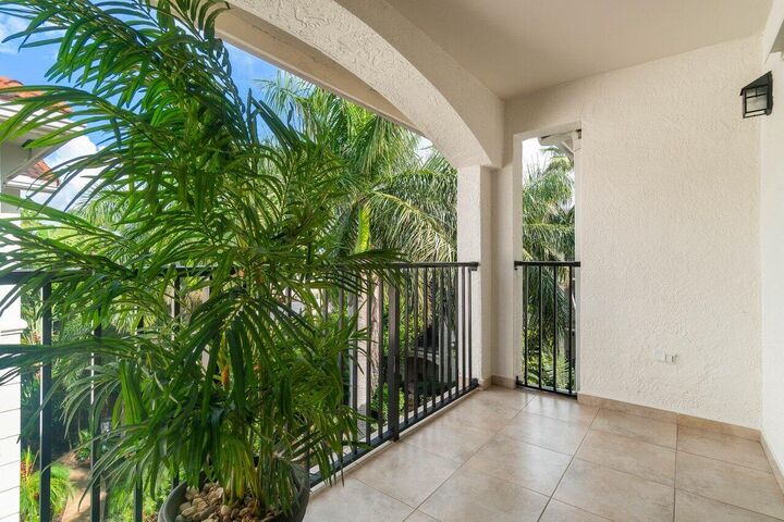 Property Photo: 2414 Tuscany Way FL 33435
