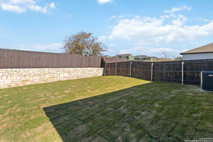Property Photo:  465 Cross Barn Blvd  TX 78610 