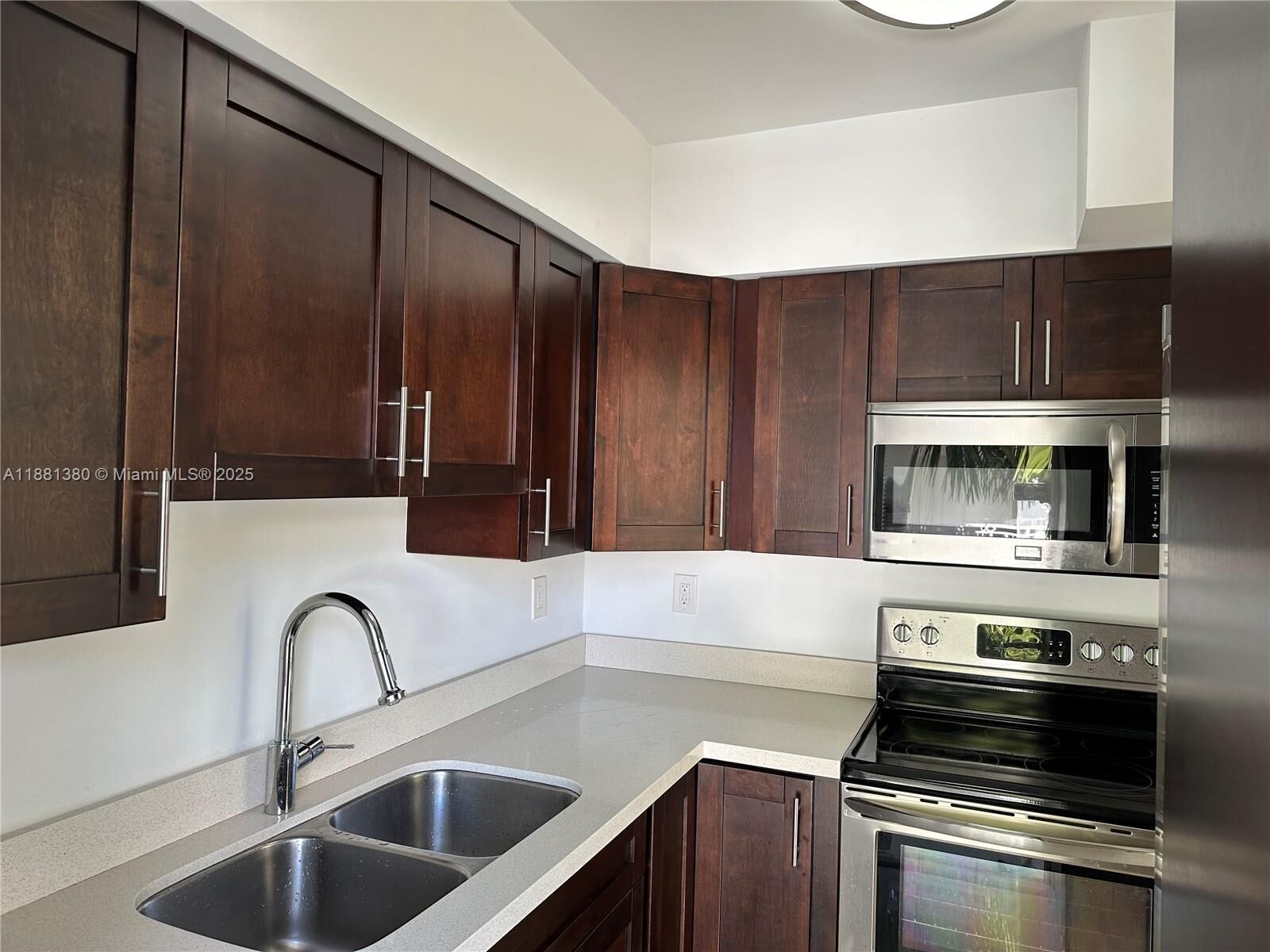 Property Photo:  10001 W Bay Harbor Dr 407  FL 33154
