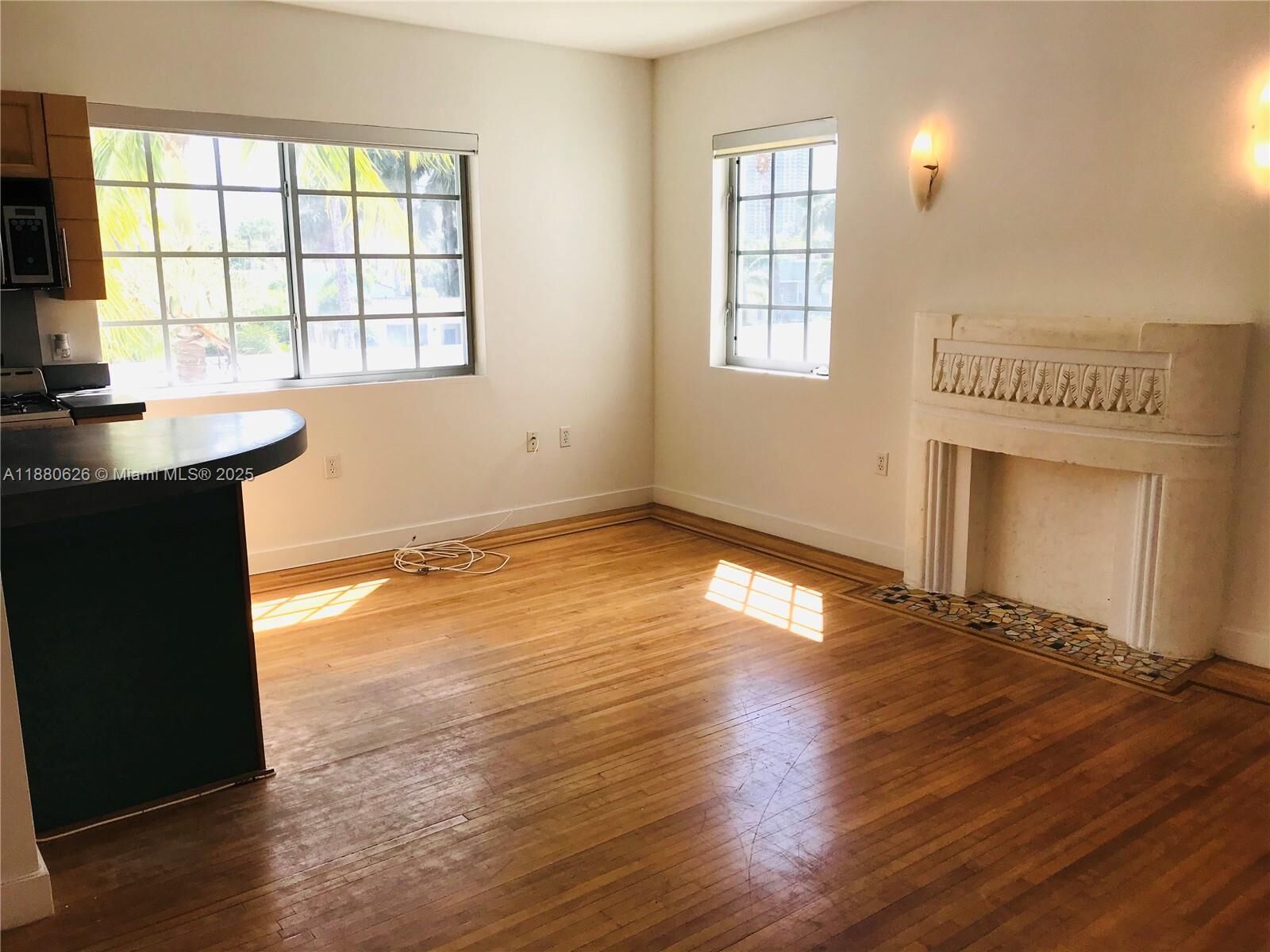 Property Photo: 815 Euclid Ave 14 FL 33139