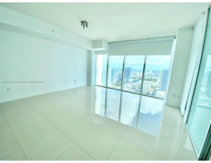 Property Photo:  1040 Biscayne Blvd 3605  FL 33132 