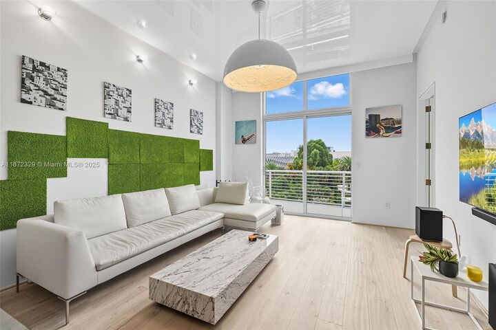 Property Photo:  2001 Meridian Ave 518  FL 33139 