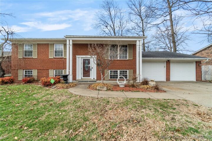 Property Photo:  925 Redwood Drive  IN 47129