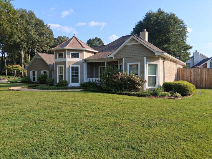 Property Photo:  117 Willow Oak  AL 35661 - MUSCLE S 