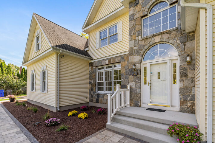 Property Photo:  88 Cambridge Drive  CT 06074 