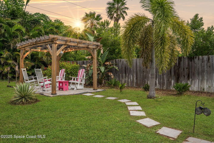Property Photo: 320 Avenida De La Vista FL 32903