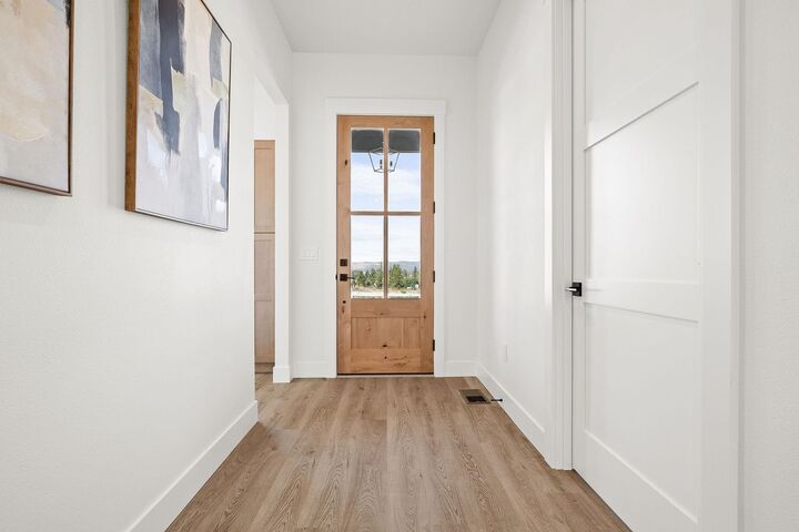 Property Photo:  6910 E Beverly Ave  WA 99212 