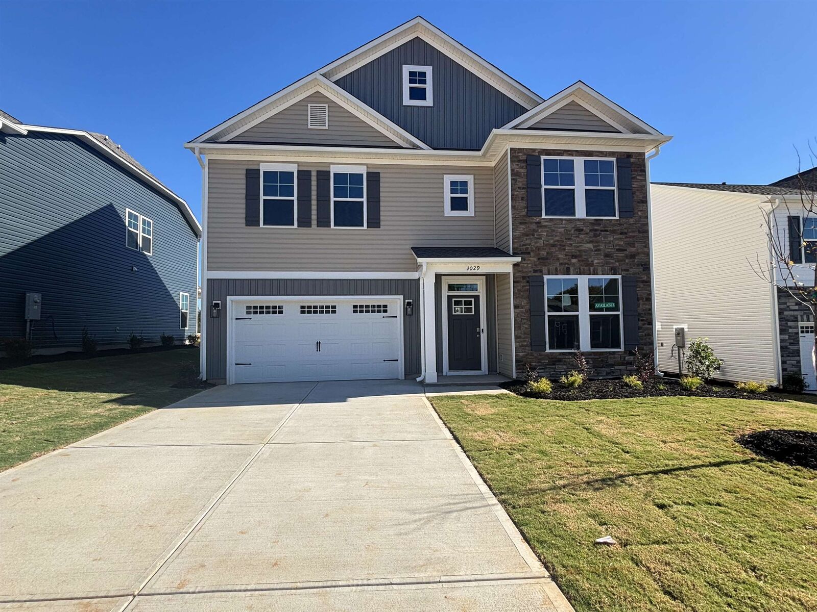 Property Photo: 2029 Halton Oaks Drive SC 29303