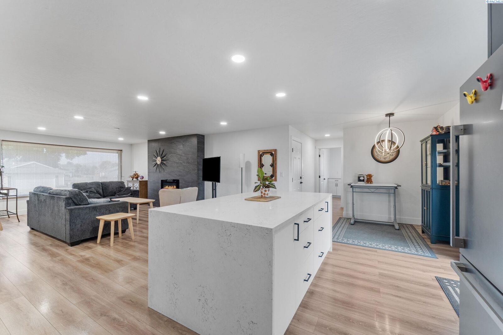 Property Photo:  10013 W Argent  WA 99301 