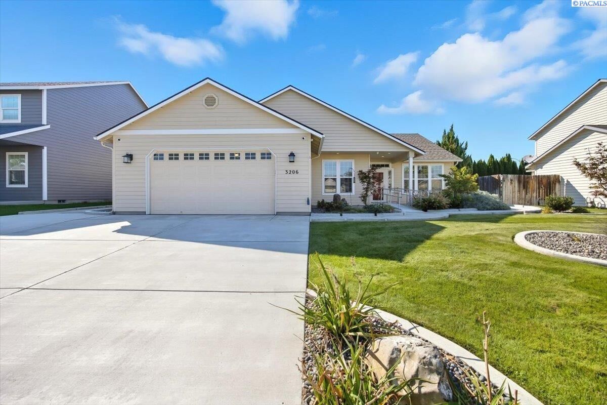 Property Photo: 3206 S Rainier Street WA 99337