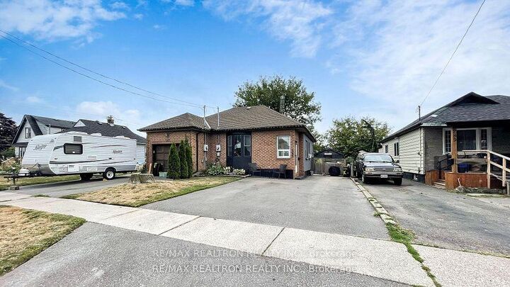 Property Photo:  283 College Avenue  ON L1J 1R9 