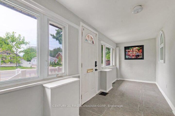 Property Photo:  776 Quebec Street  ON N5Y 1X4 