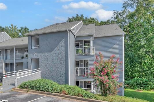 Property Photo: 404 Northlake Drive SC 29625