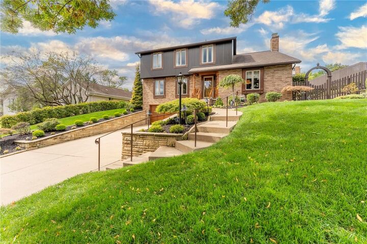 845 Northridge Dr  Mt Lebanon PA 15216 photo