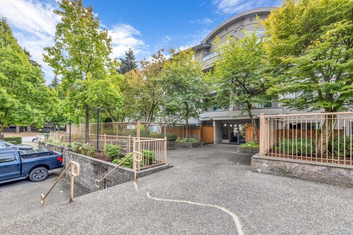 Property Photo:  7475 138 Street 103  BC V3W 0Y9 