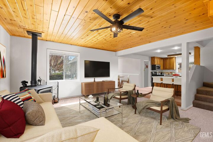 Property Photo:  16425 Huron Drive  CA 93222 