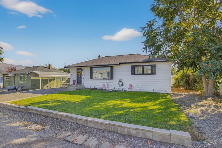 Property Photo:  1219 Billups Street  WA 99403