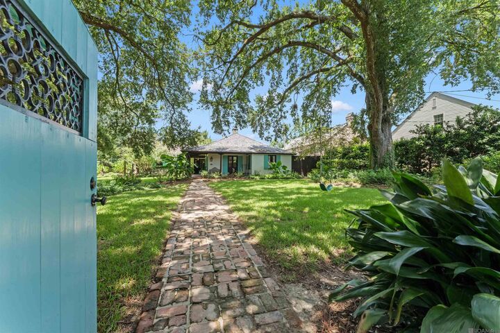 Property Photo:  1525 Brame Dr  LA 70808 