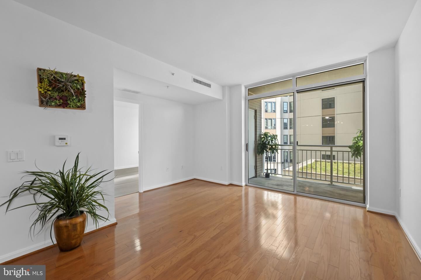 Property Photo:  930 Wayne Avenue 401  MD 20910 
