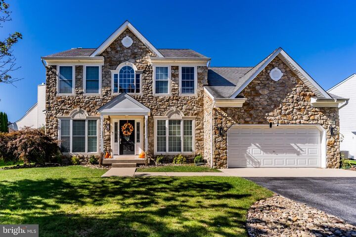 Property Photo:  124 Evergreen Circle  PA 17019 