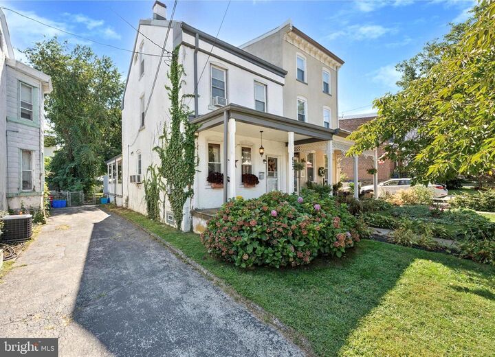623 Hermitage Street  Philadelphia PA 19128 photo