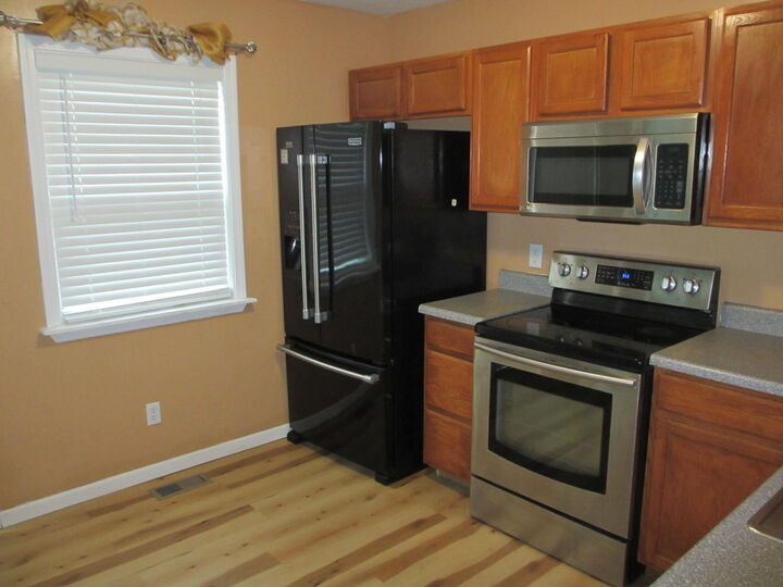 Property Photo:  2512 Emery Dr  MO 65202 