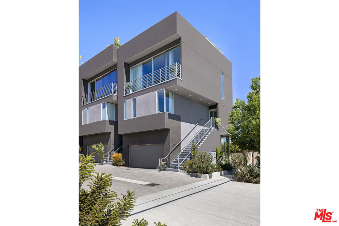 Property Photo:  3543 Casitas Ave  CA 90039 