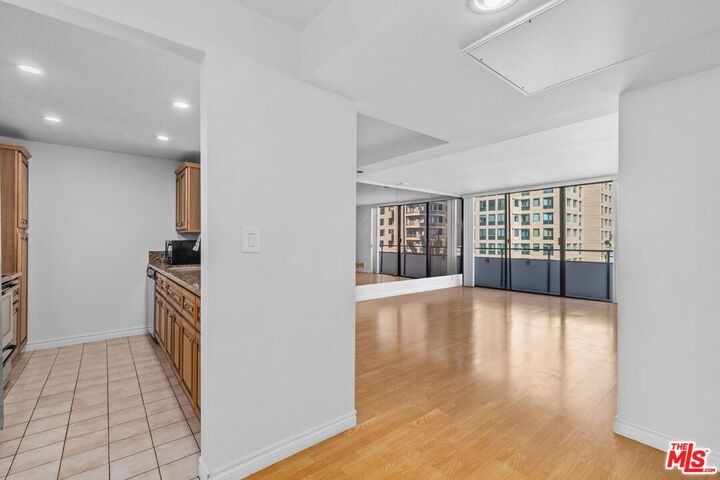 Property Photo:  10535 Wilshire Blvd  CA 90024 