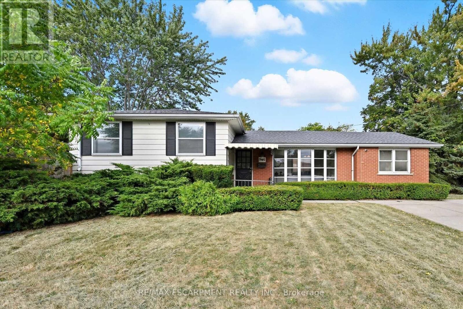 Property Photo:  966 Upper Sherman Avenue  ON L8V 4W4 