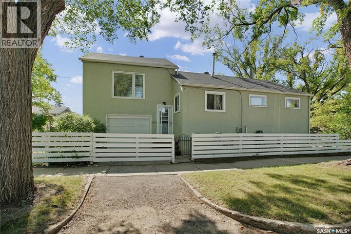 Property Photo:  1301 Broadway Avenue  SK S7H 2A5 