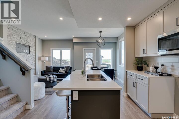 Property Photo:  202 Antonini Court  SK S7L 7P3 