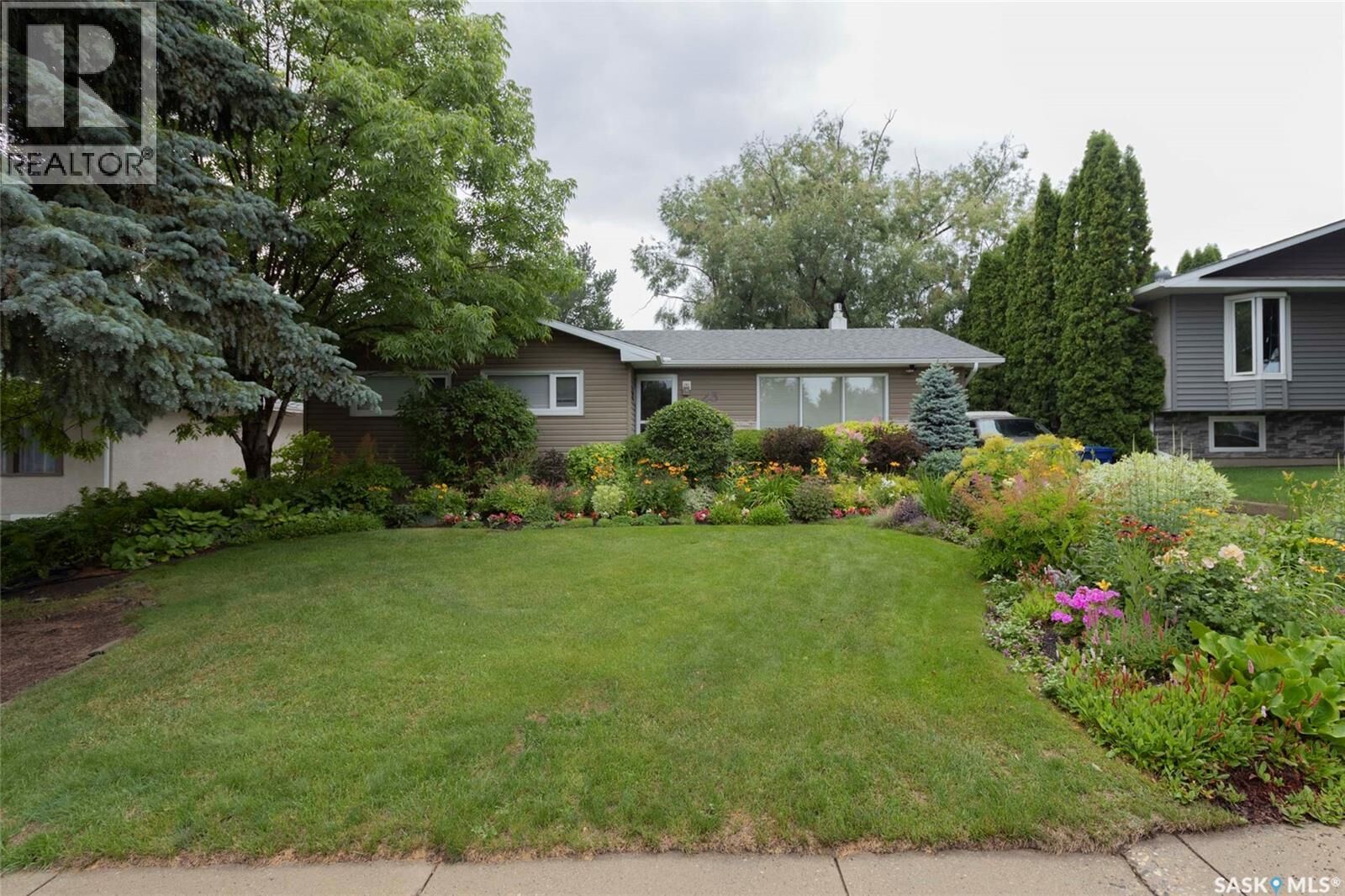 Property Photo:  23 Baldwin Crescent  SK S7H 3M5 