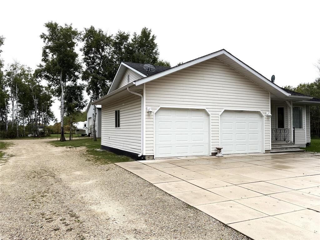 Property Photo:  194 Hein Drive  MB R0A 0W0 