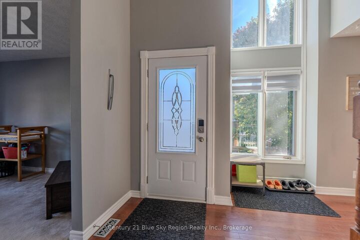 Photo de la propriété:  166 Cloverbrae Crescent  ON P1A 4J3