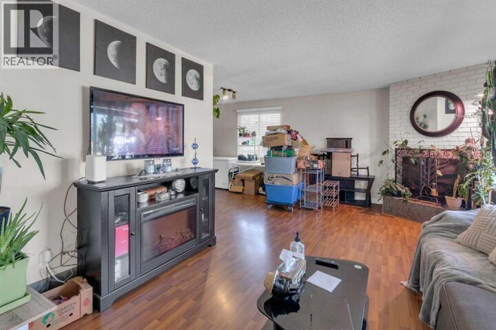Property Photo:  4707 Mardale Road Northeast  AB T2A 3M6 