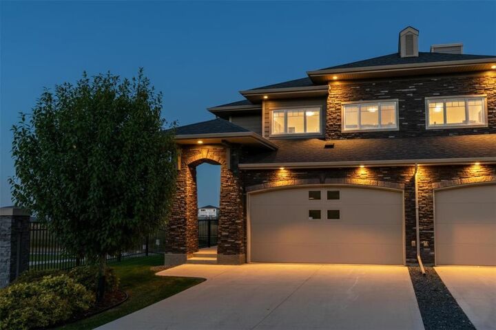 239 Park East Drive  Winnipeg MB R3Y 0Y5 photo