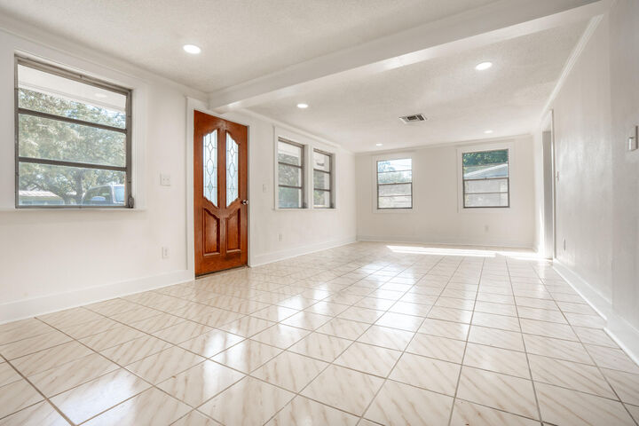 Property Photo:  209 Hawthorne Circle  FL 32547