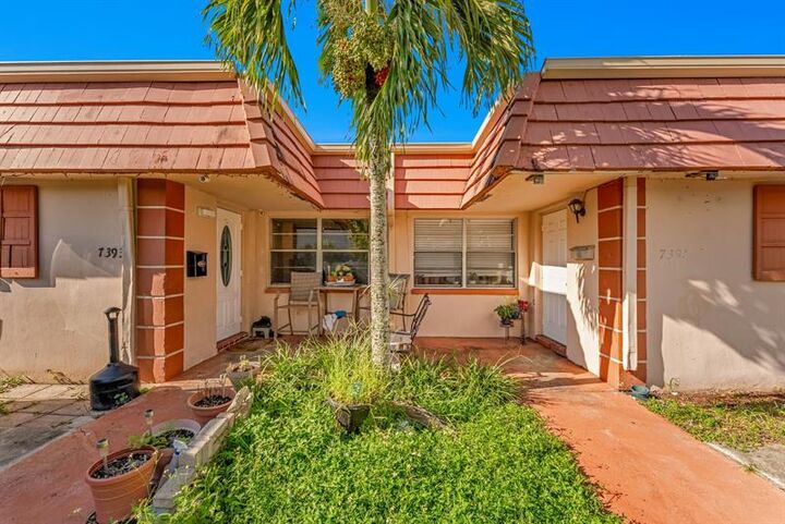 Property Photo: 7391 NW 76th St FL 33321