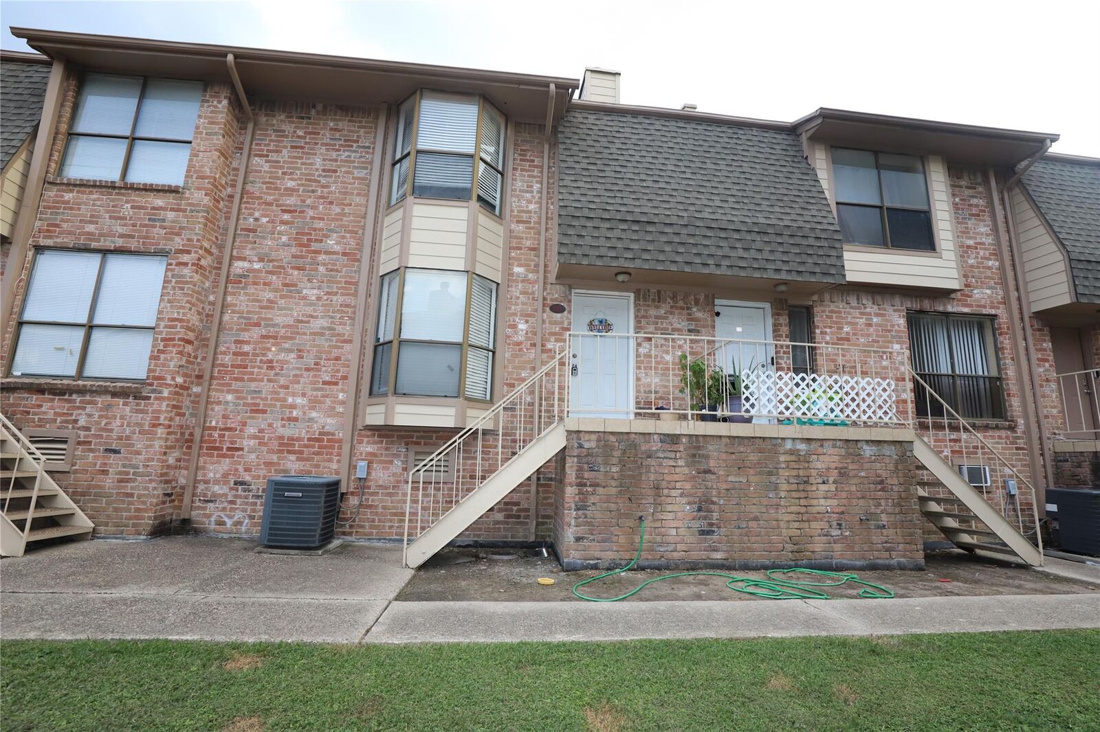 Property Photo: 2103 Place Rebecca Lane D6 TX 77090