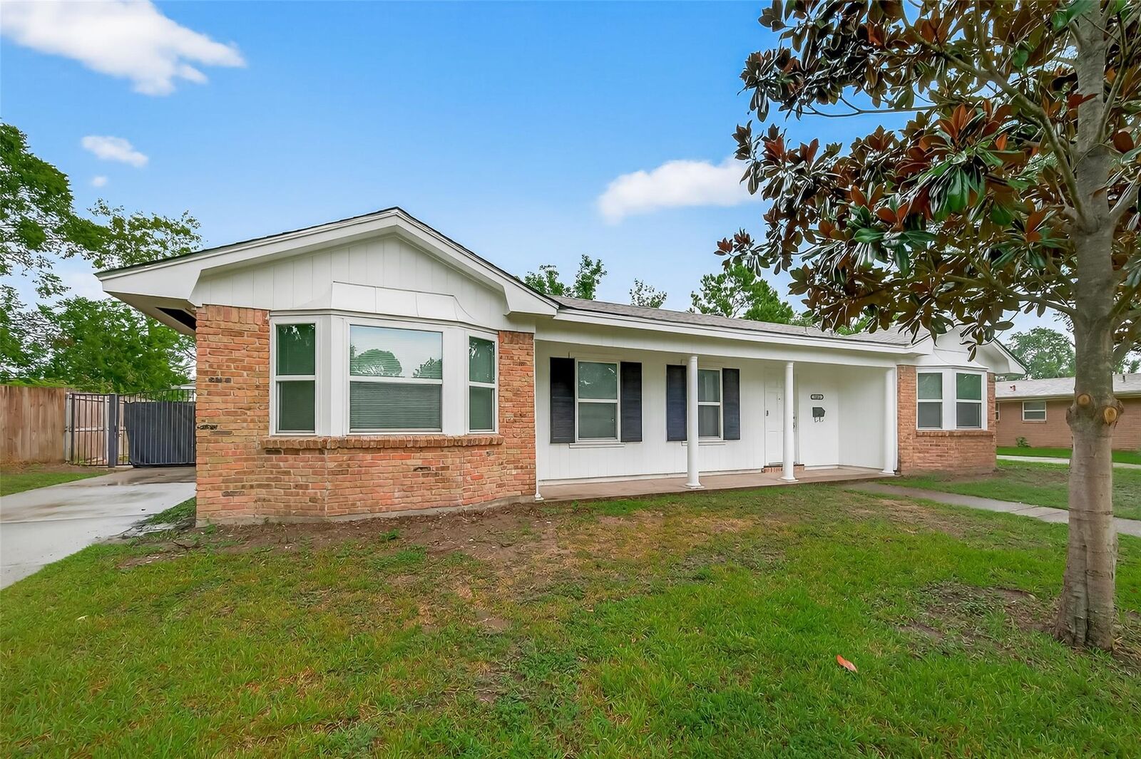 Property Photo: 8210 Edgemoor Drive TX 77036