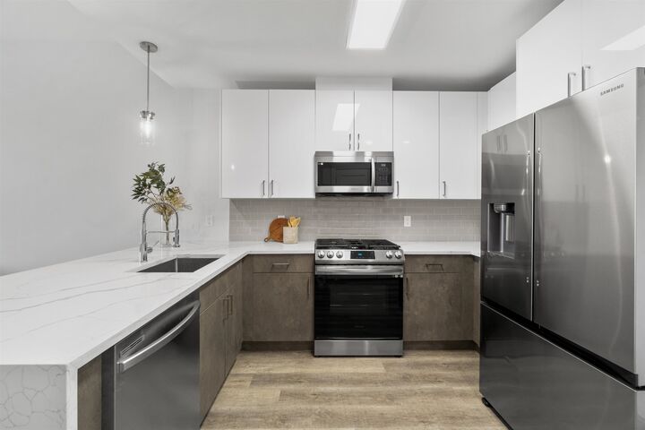 Property Photo:  412 Whiton St 502  NJ 07304 