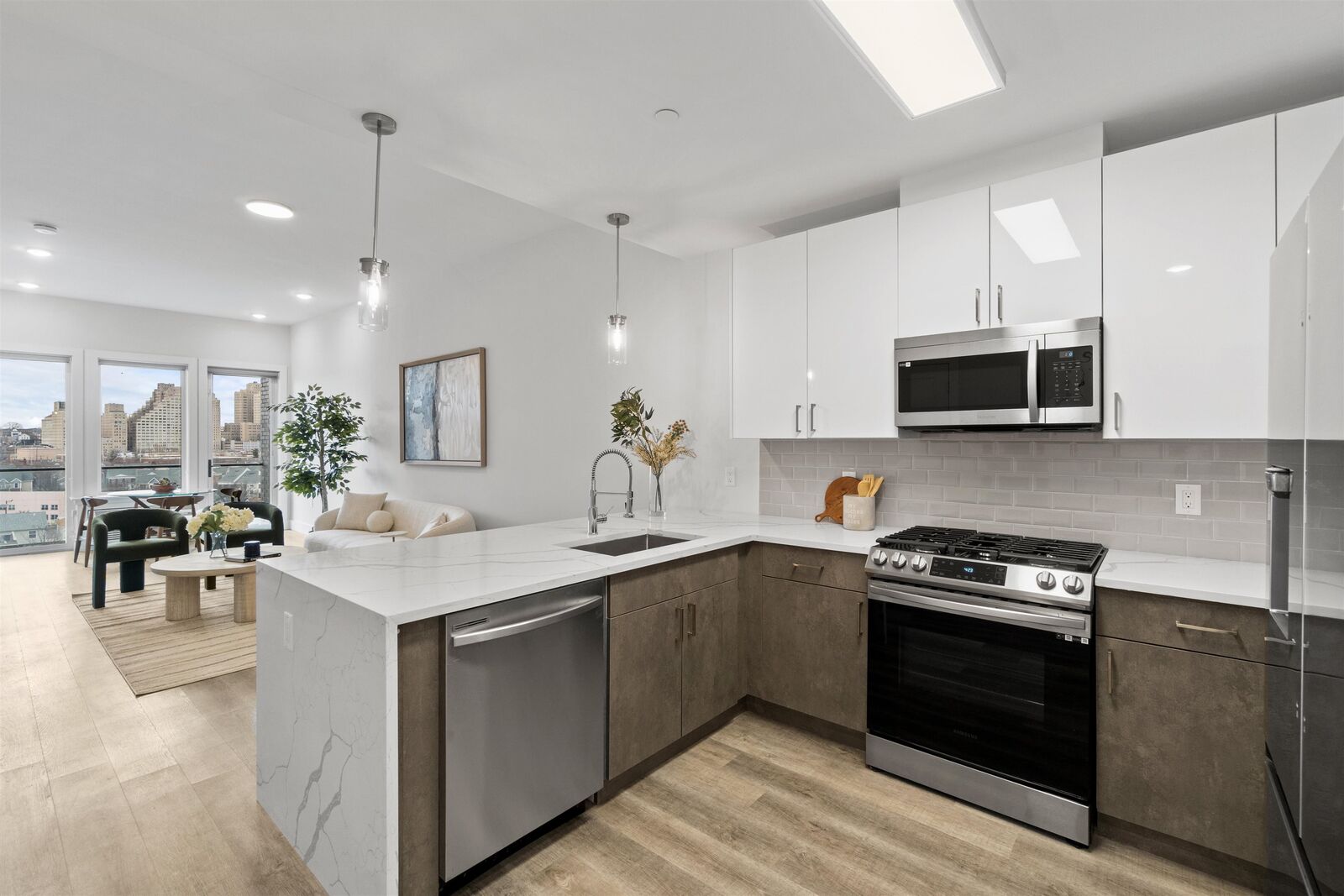 Property Photo:  412 Whiton St 402  NJ 07304 