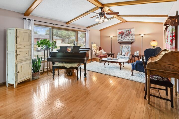 Property Photo:  1326 E 7th Street  IA 50219 
