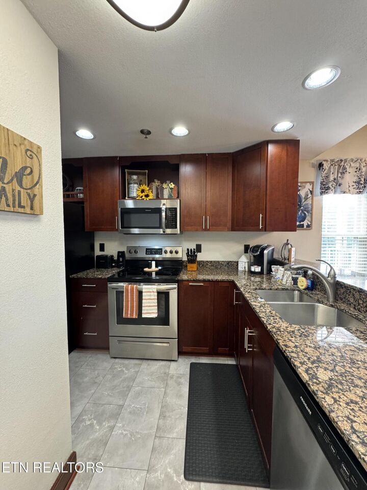 Property Photo:  410 Big Bear Way 2005  TN 37863 