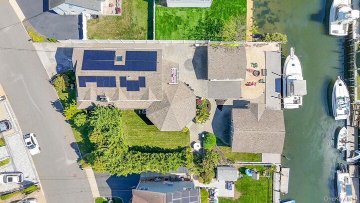 Property Photo:  3664 Somerset Drive  NY 11783 