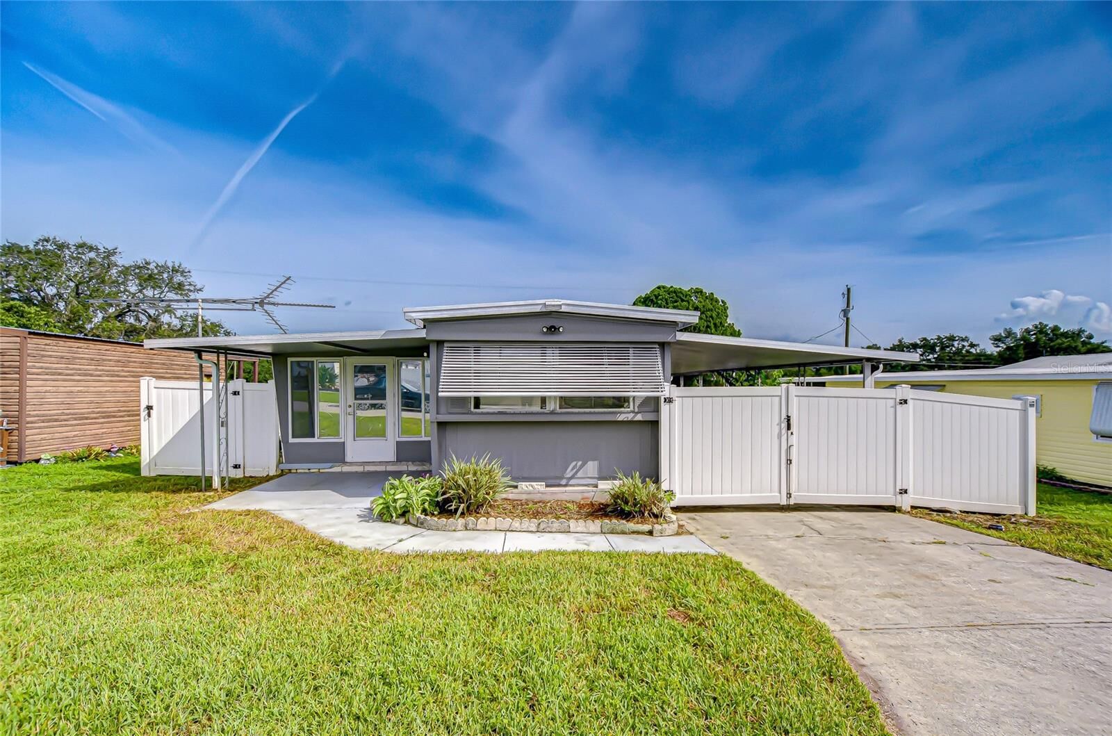 Property Photo: 37741 Newal Avenue FL 33542