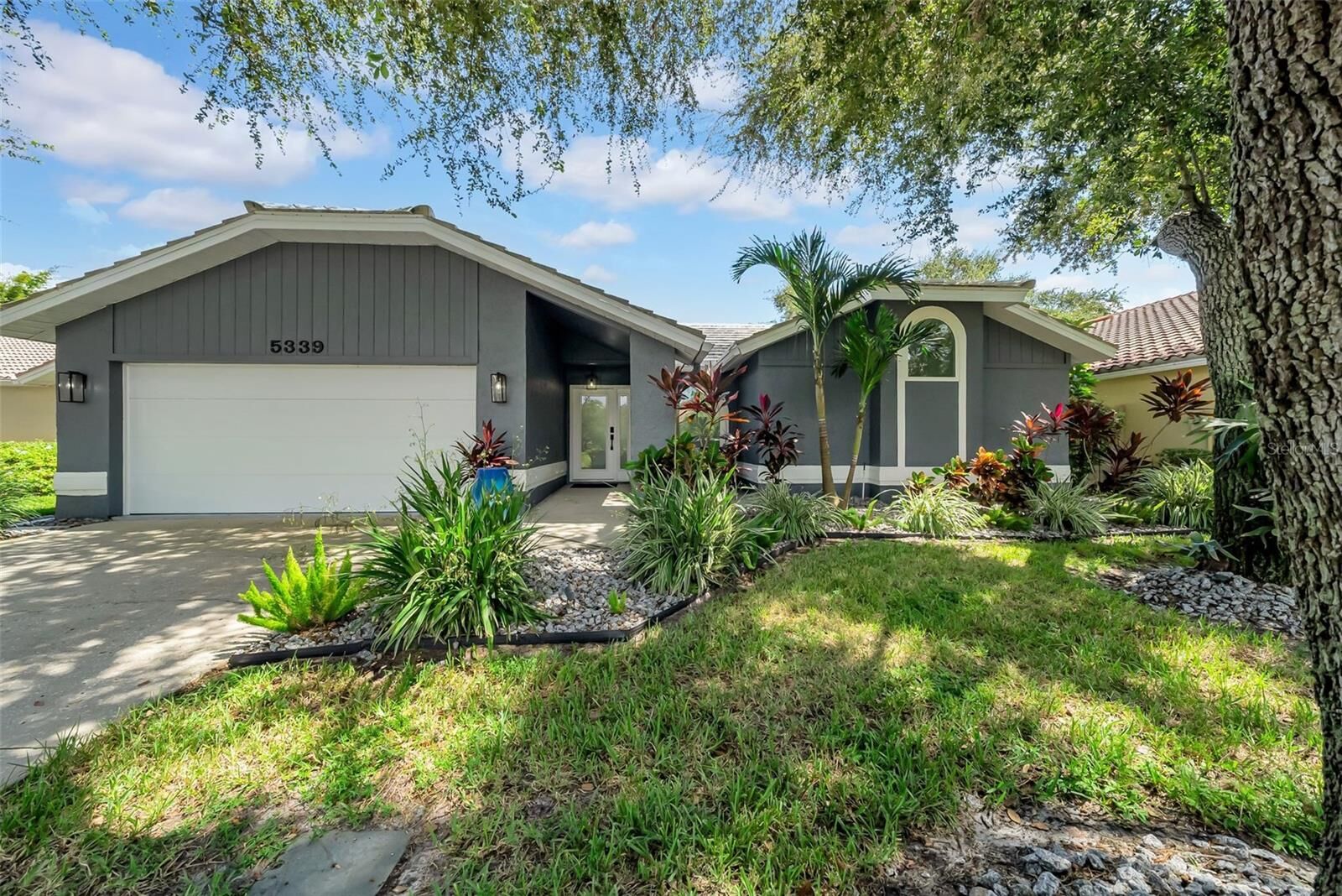 Property Photo:  5339 Venice Way NE  FL 33703 